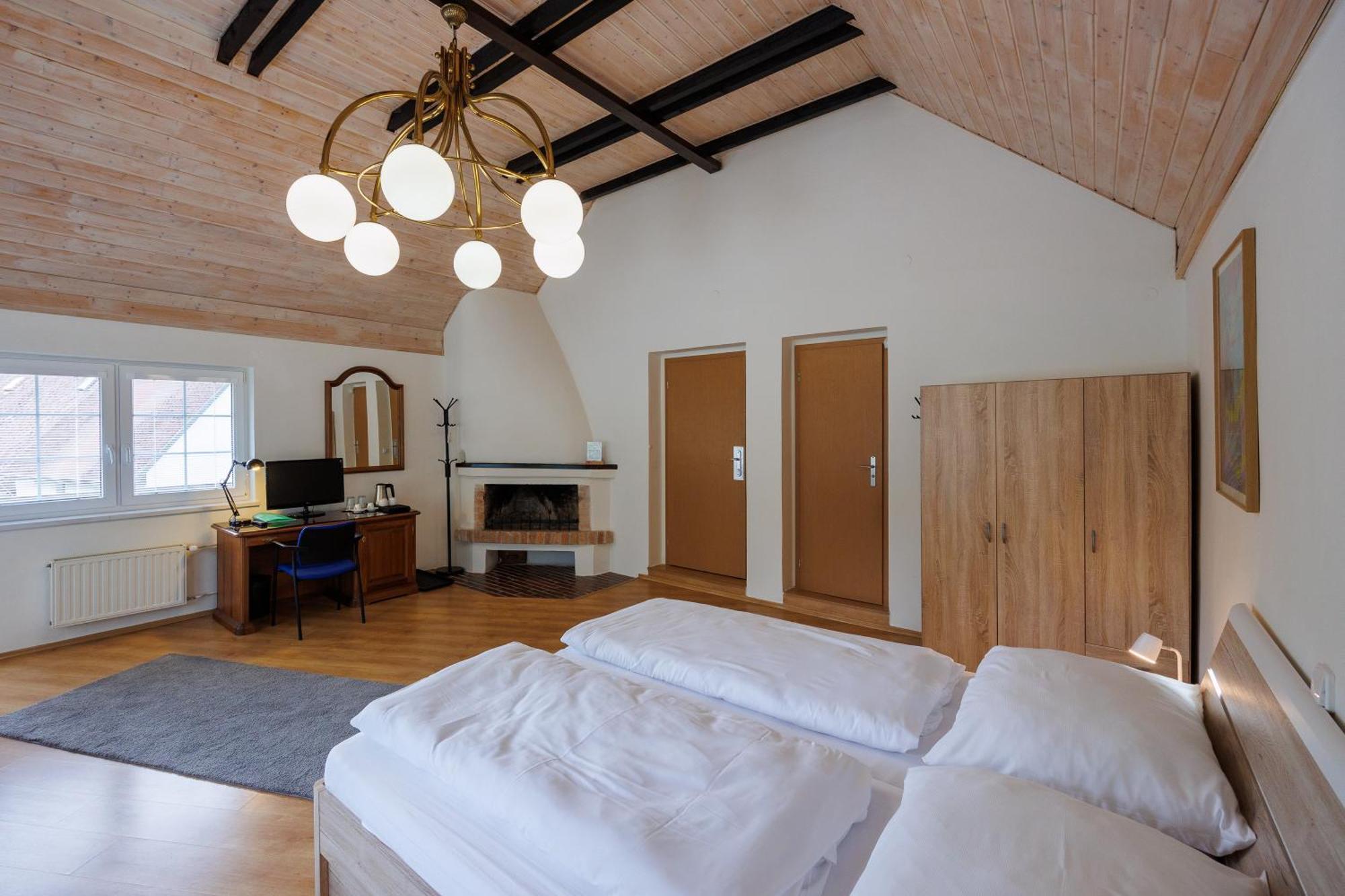 Pension U Golfu Cihelny Карловы Вары Экстерьер фото